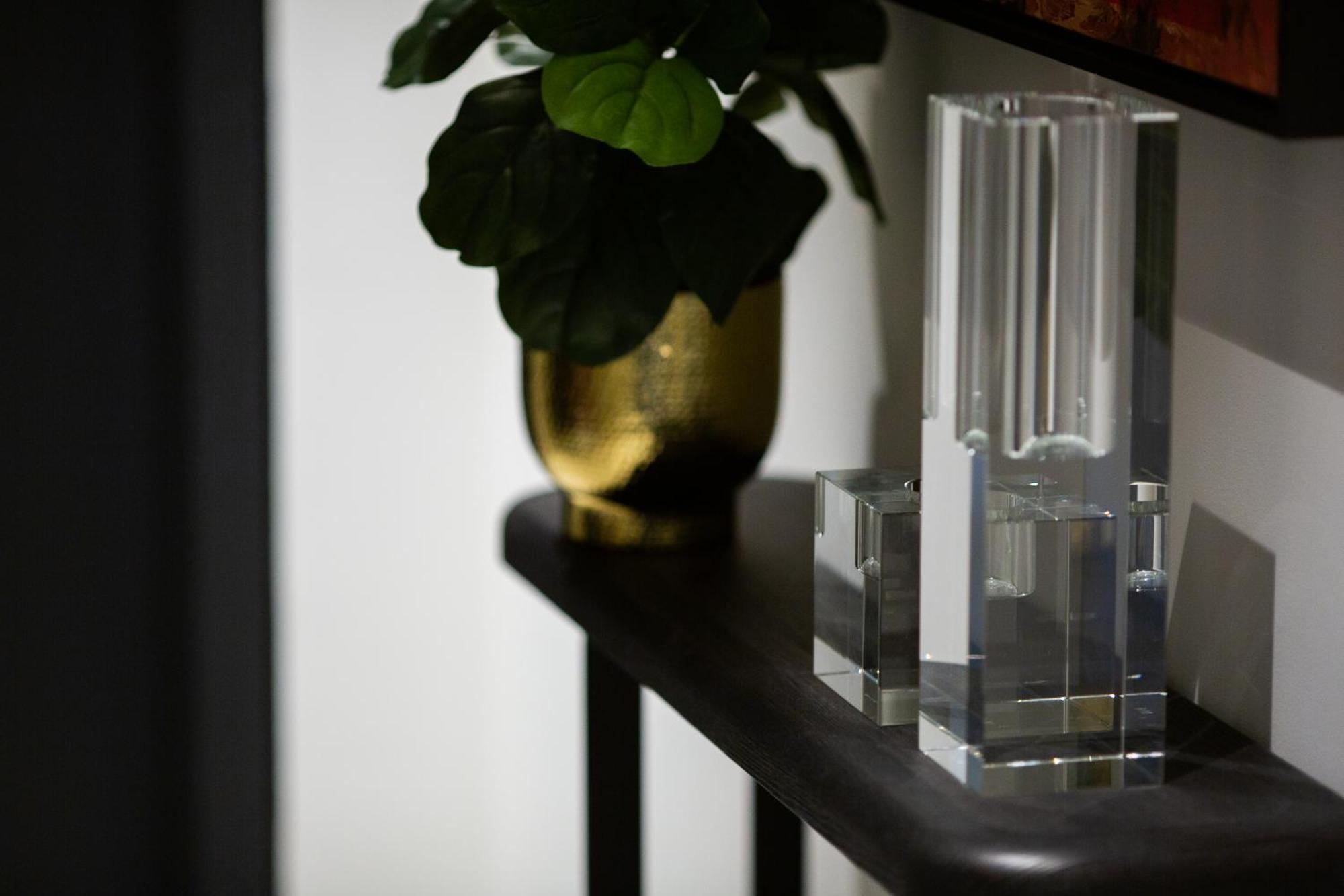 One Global Resorts Green Square Sydney Exterior foto A vase and candle holder