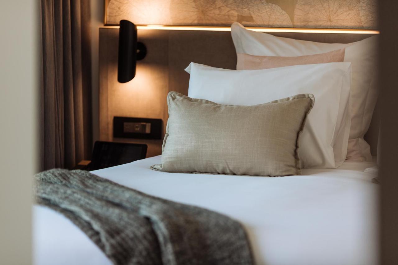 One Global Resorts Green Square Sydney Exterior foto A bed with a throw
