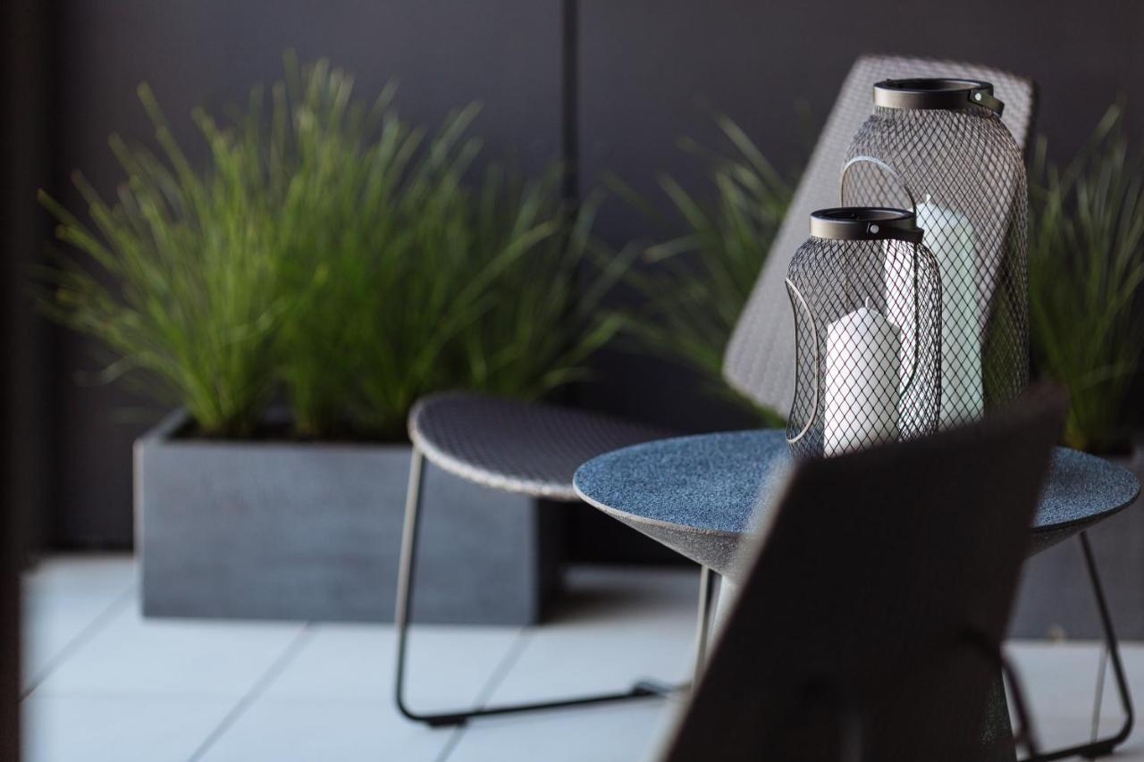 One Global Resorts Green Square Sydney Exterior foto The "Butterfly" chair