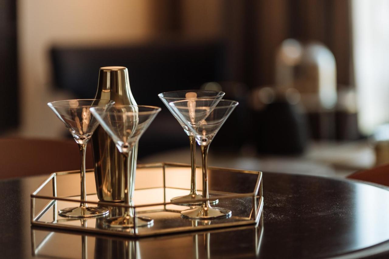 One Global Resorts Green Square Sydney Exterior foto A martini shaker and glasses