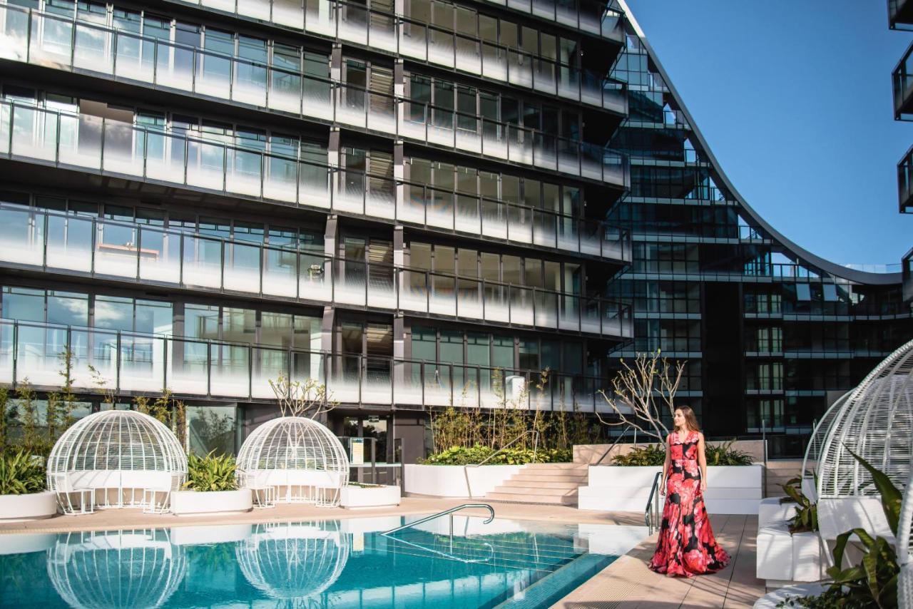 One Global Resorts Green Square Sydney Exterior foto The pool at the hotel